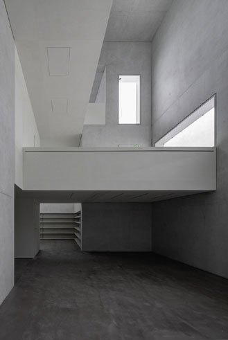 Casa do mestre Moholy-Nagy, vista interna, restauração das paredes: O. Nicolai