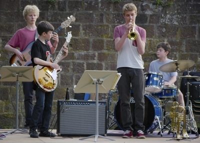 'Gençlik Caz Yapıyor' yarışmasında genç müzisyenlerle jam session 2013. 