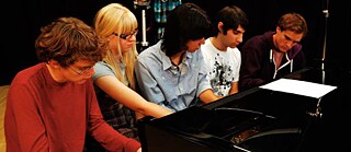 불협화음의 하모니 오프닝