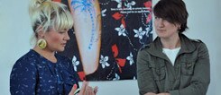 Franziska Nast im Gespräch mit der Geschäftsführerin der „Nida Art Colony“ Rasa Antanavičiutė 