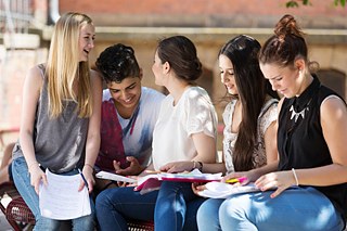 Zur deutschen Sprache gehören auch Jugendsprachen.