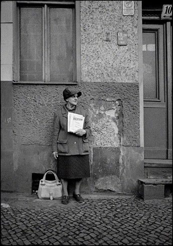 Berlin, Kreuzberg. Erwachet, am Görlitzer Bahnhof, 1974