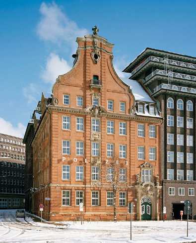 Haus der Landherrschaften und Polizeiwache