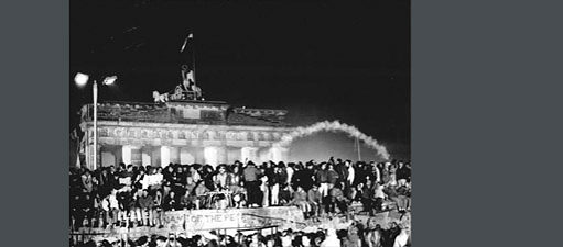 Bundesarchiv Bild 183-1990-0101-008, Berlin, Brandenburg Gate, New Year's Eve, 1990