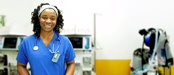 Karriere in Deutschland: Michelle-Ange Monteu aus Kamerun arbeitet als Ärztin in Baden-Württemberg;