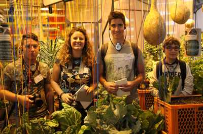 Owen, Rebecca und Guillermo im Garten der Ideen
