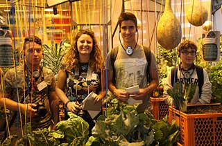 Owen, Rebecca und Guillermo im Garten der Ideen