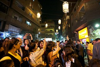As orgulhosas catadoras de lixo na noite de abertura, em novembro de 2012.