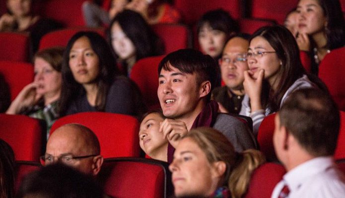 《维多利亚》中国首映后观众提问， 11月13日，百老汇东方广场店（新世纪影院）