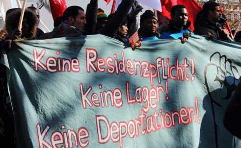 Des réfugiés manifestent à l’Oranienplatz de Berlin. 
