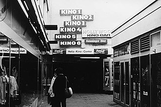 Años setenta: vista exterior de un cine subdividido, Wiesbaden