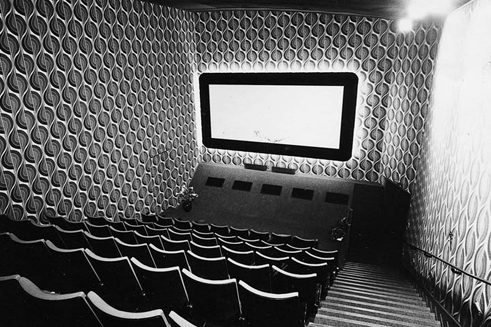 Siebzigerjahre: Kinosaal eines Schachtelkinos in Wiesbaden