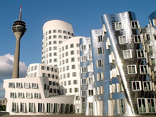 Les immeubles Frank Owen Gehry sur le port des médias