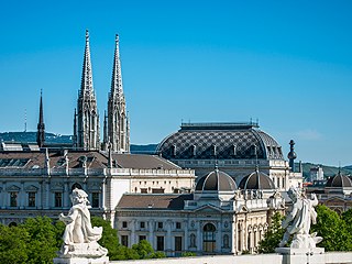 Blick auf die Votivkirche und die Universität Wien