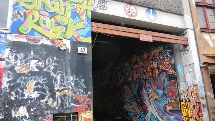 Eingang Comet Club