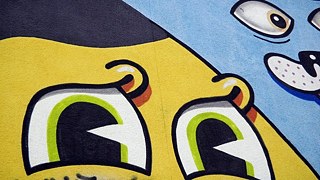 Leicht argwöhnischer Blick