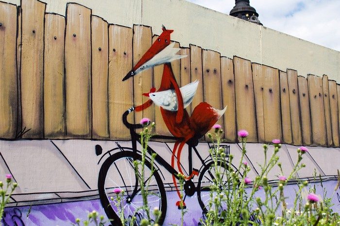 Wilhelm-Leuschner-Platz: Baustelle mit Graffiti