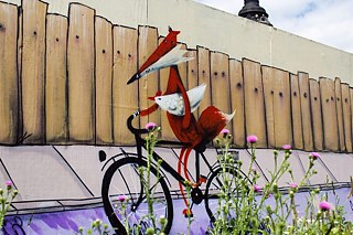 Wilhelm-Leuschner-Platz: Baustelle mit Graffiti