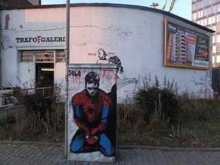 Die Trafo Galerie mit der Ausstellung „Rom ist da!“, der Spiderman entstand im Rahmen der Ausstellung von dem italienischen Street Art Künstler Solo 