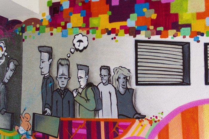 Kochstraße: graue Menschen in bunter Stadt