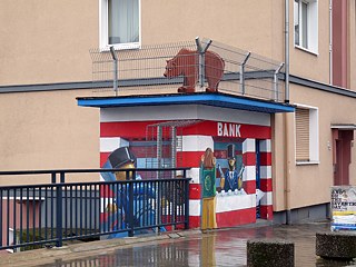 „Farbfieber“ přetvořil tento opuštěný kiosek