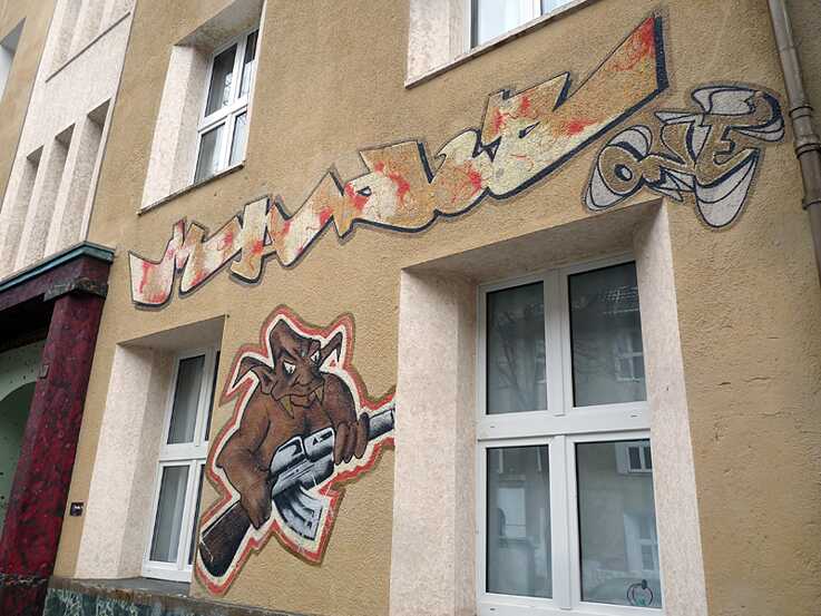 Magic sprühte es auf das Haus Nummer 13