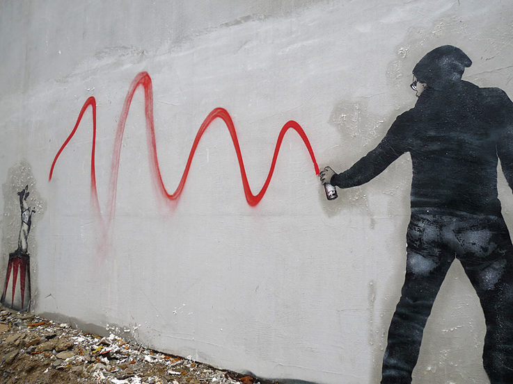 Mezi novostavbou a staveništěm hledají graffiti writeři svůj prostor