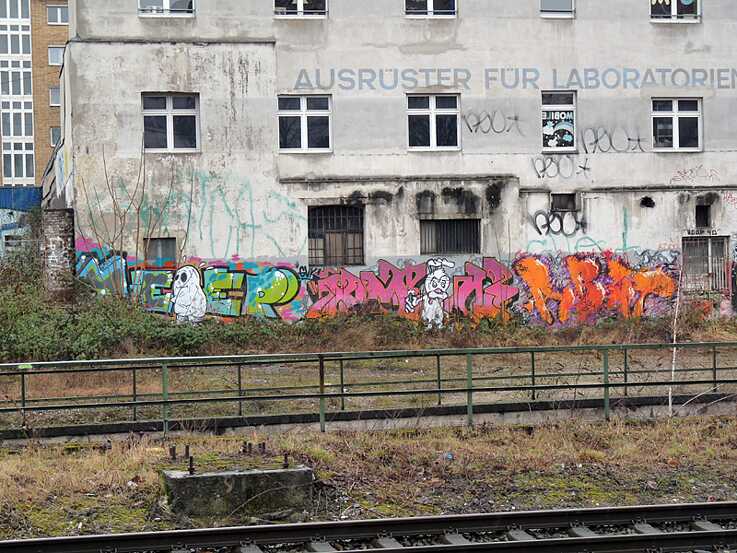 Farbenfrohe Pieces mit Comic-Characters