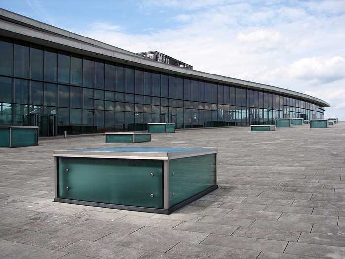 Kongresové centrum, labská strana