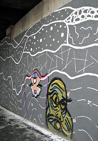 „Geograffiti“ na nádraží nadzemky S-Bahnhof Plauen