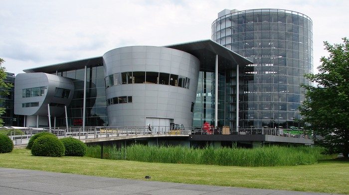 Gläserne Manufaktur: Lennéstraße