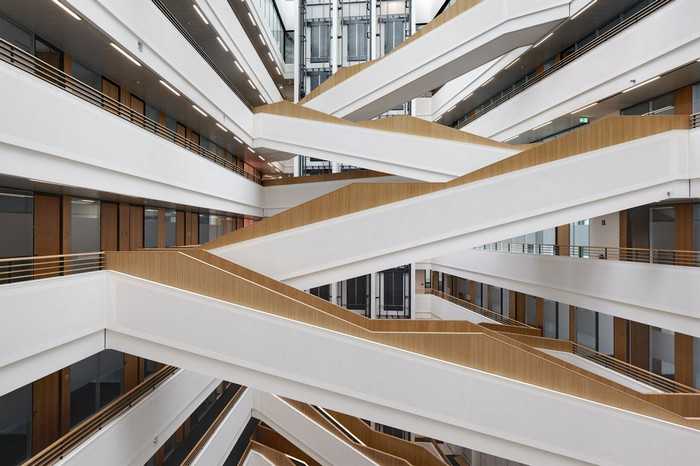 Budova vydavatelství časopisu Der Spiegel, atrium