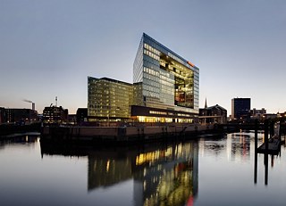 Budova vydavatelství časopisu Der Spiegel, pohled z východní strany