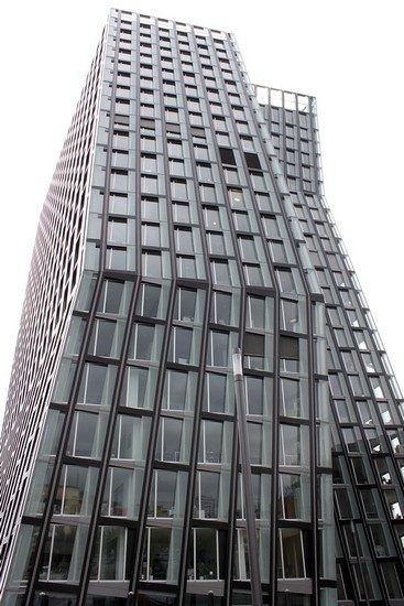 Die beiden Türme erinnern an Tangotänzer