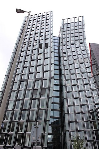 Tanzende Türme: Außenansicht vom Operettenhaus aus