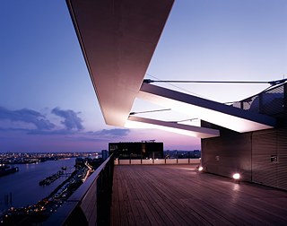 Astra-Turm: Sonnendeck mit Blick auf die Elbe