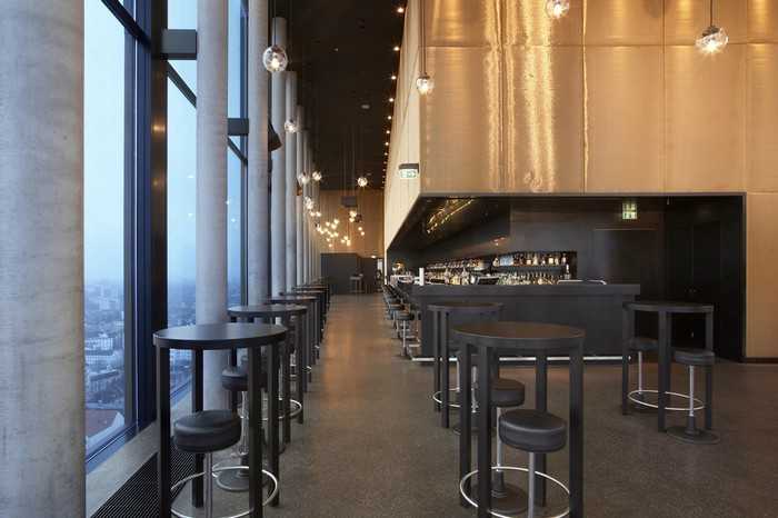 Empire Riverside, 20up, bar ve 20. poschodí