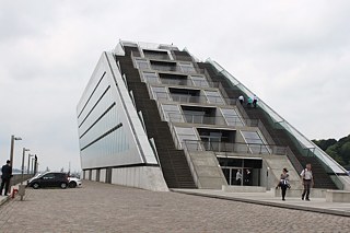 Dockland: Besucher auf der Freitreppe