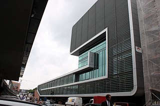 Elbberg-Campus: Außenansicht von der Straße aus