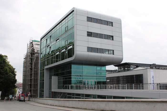 Elbberg Campus, skleněná architektura autorů Botheho, Richtera a Teheraniho