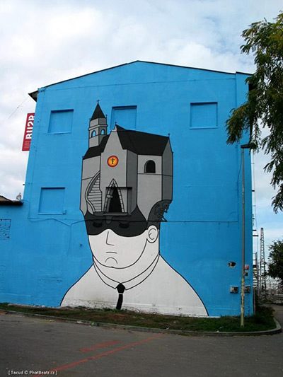 Honet an der Wand der Meetfactory 