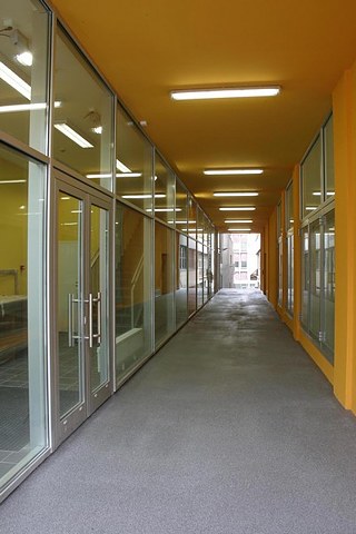 Die Einkaufspassage im Erdgeschoss © Foto: TOAST - Libor Stavjaník und Rudolf Červenka