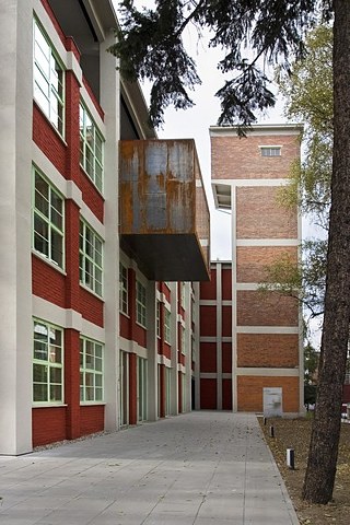 Ansicht auf die mit Cor-ten Stahl bedeckten Lichtrohre © TOAST - Libor Stavjaník, Dušan Tománek