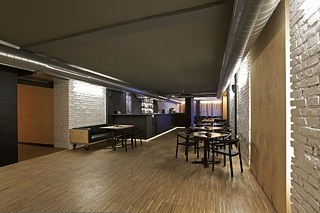 Holzparkettfußböden, freigelegte Mauerwerke, Ledersitze © Archiv Blok 12