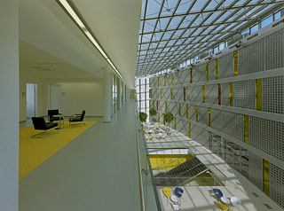 Das großzügige Innenatrium der Universitätszentrums © Foto: Ivan Němec