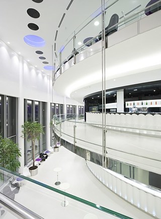 Interieur des Kongresszenterfoyers © Foto: Richard Davies