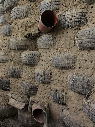 Die Nordwand mit eingebauten Heizungsrohren