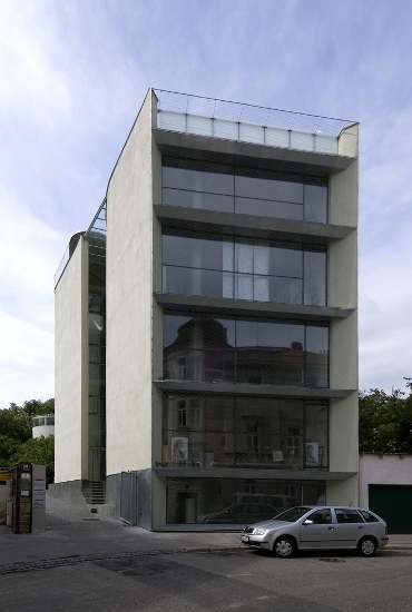 Polyfunktionales Haus mit Atelier 