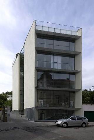 Polyfunktionales Haus mit Atelier 