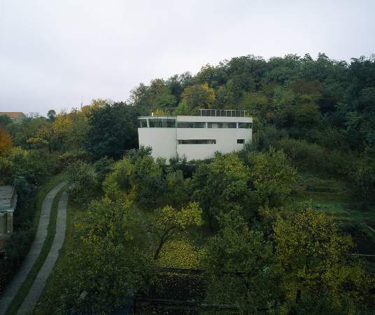 Polyfunktionales Haus mit Atelier 